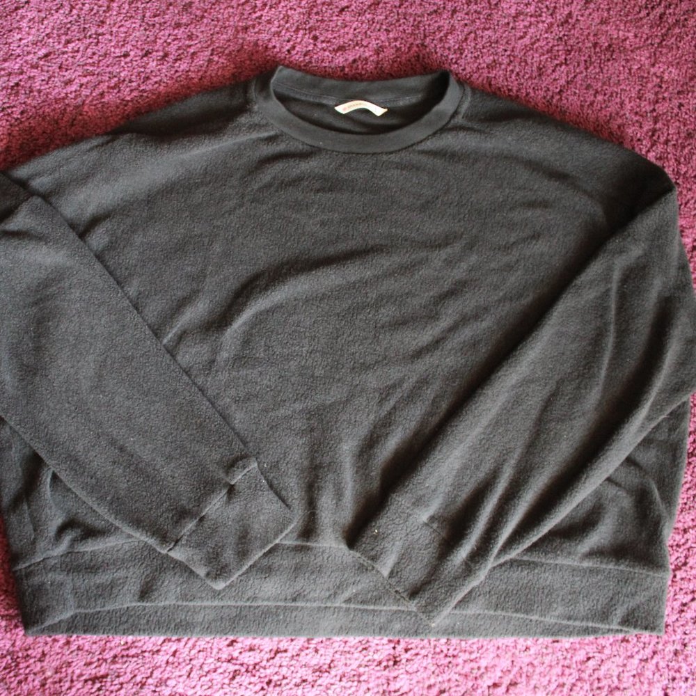 *Your new favorite sweater* Black & fuzzy warm long sleve - light sweater